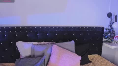 Snapshot of ghosty_doll chatting on December 3, 8:18 pm Allison online show from December 3, 8:18 pm