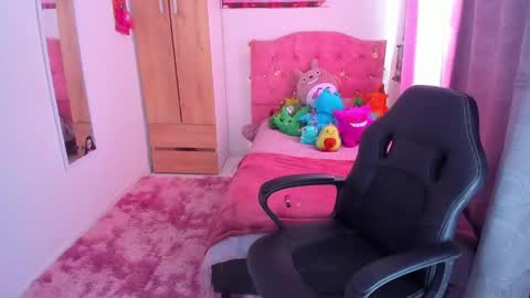 giaaaa   online show from December 16, 3:00 pm