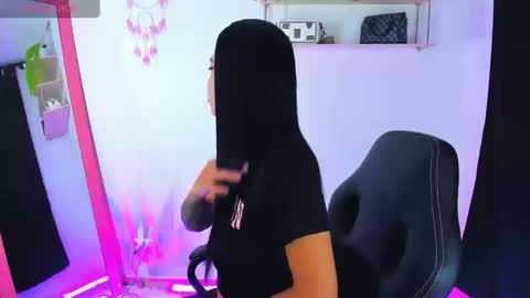 giaaaa   online show from September 16, 11:28 pm