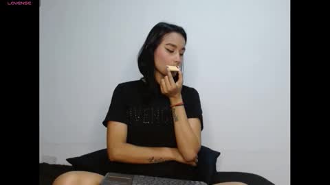 Gia Lee online show from November 6, 4:02 am