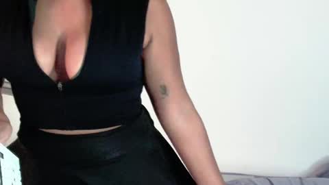 Snapshot of giablue20 chatting on March 6, 12:54 am Gianella online show from March 6, 12:54 am