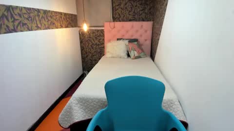 G I A  FOX online show from February 7, 1:11 pm