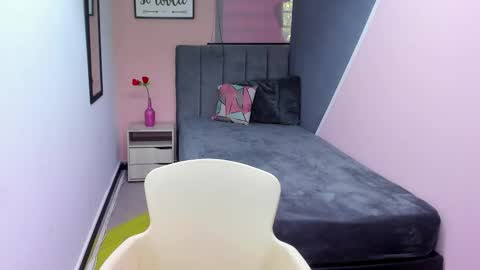 G I A  FOX online show from February 19, 12:33 pm