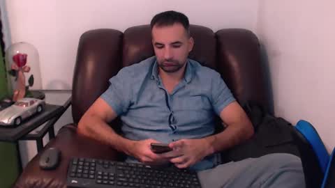 Snapshot of gianni_lion chatting on December 2, 10:12 pm Gianni online show from December 2, 10:12 pm