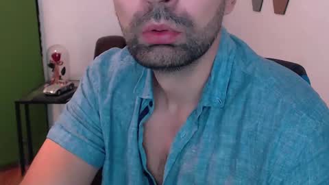 Snapshot of gianni_lion chatting on December 4, 1:03 am Gianni online show from December 4, 1:03 am