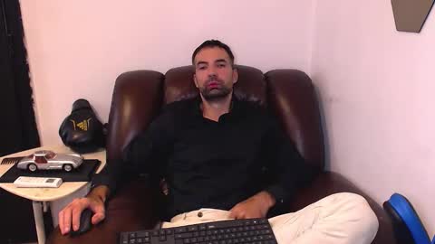 Snapshot of gianni_lion chatting on October 19, 4:29 pm Gianni online show from October 19, 4:29 pm