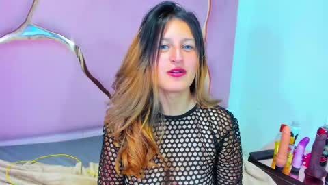 GiaRoussel online show from December 31, 8:02 pm