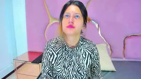 GiaRoussel online show from January 2, 1:40 pm