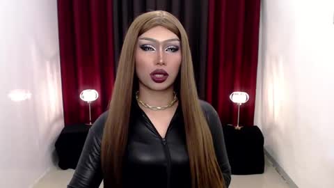 Snapshot of giaxxx01 chatting on December 8, 11:51 pm Gia X online show from December 8, 11:51 pm