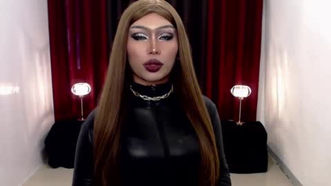 Snapshot of giaxxx01 chatting on December 9, 3:07 am Gia X online show from December 9, 3:07 am