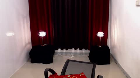 Snapshot of giaxxx01 chatting on December 11, 10:14 am Gia X online show from December 11, 10:14 am