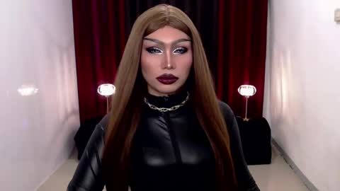 Snapshot of giaxxx01 chatting on December 13, 2:21 am Gia X online show from December 13, 2:21 am