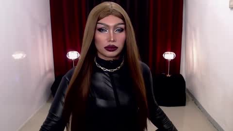 Snapshot of giaxxx01 chatting on December 13, 5:38 am Gia X online show from December 13, 5:38 am