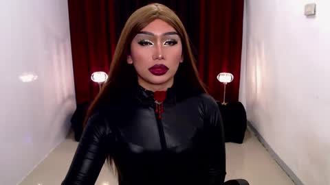 Snapshot of giaxxx01 chatting on December 17, 3:39 am Gia X online show from December 17, 3:39 am