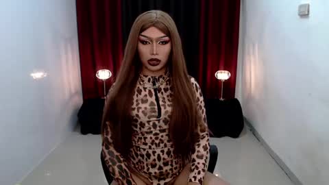 Snapshot of giaxxx01 chatting on December 23, 9:27 am Gia X online show from December 23, 9:27 am