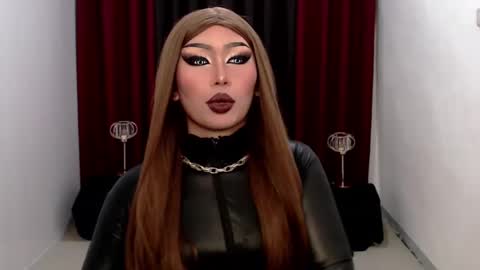 Snapshot of giaxxx01 chatting on January 12, 7:43 am Gia X online show from January 12, 7:43 am