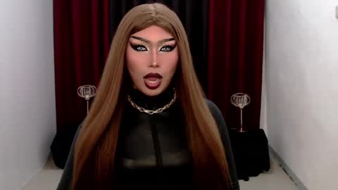 Snapshot of giaxxx01 chatting on January 12, 10:45 am Gia X online show from January 12, 10:45 am