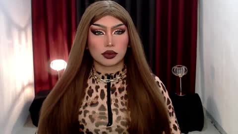 Snapshot of giaxxx01 chatting on February 2, 5:53 am Gia X online show from February 2, 5:53 am