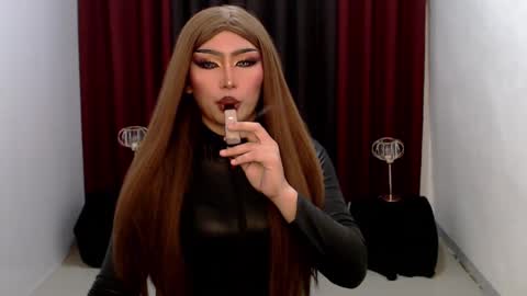 Snapshot of giaxxx01 chatting on February 9, 5:40 am Gia X online show from February 9, 5:40 am