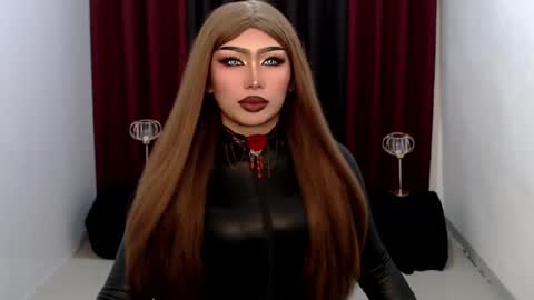 Snapshot of giaxxx01 chatting on February 17, 5:25 am Gia X online show from February 17, 5:25 am