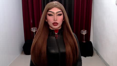 Snapshot of giaxxx01 chatting on February 18, 5:09 am Gia X online show from February 18, 5:09 am