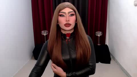 Snapshot of giaxxx01 chatting on February 24, 5:33 am Gia X online show from February 24, 5:33 am