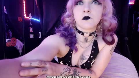 Giggles online show from September 22, 5:59 pm