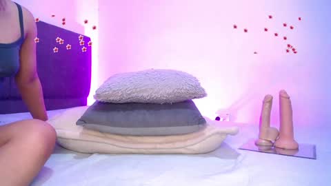 Snapshot of gigi_big_ass chatting on January 12, 11:36 pm alizzon online show from January 12, 11:36 pm