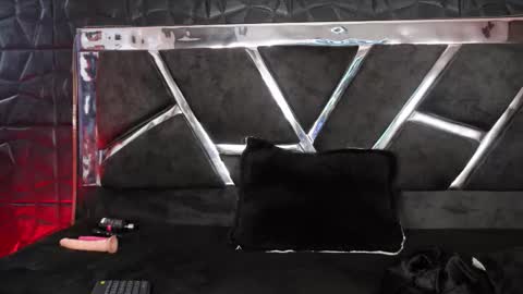 Gigi online show from November 28, 12:52 pm