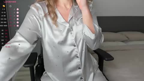 gigihadd online show from February 24, 6:47 pm