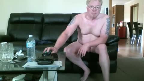 gimmmieoooo online show from February 2, 3:43 am