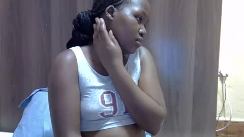 Adiliah online show from October 25, 8:03 pm