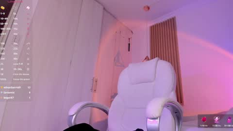 Kendall online show from December 5, 4:34 pm