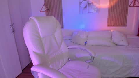 Kendall online show from January 13, 9:09 pm