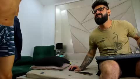 gio_lorenz online show from September 18, 1:02 pm