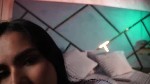 giorgia online show from December 3, 3:03 am