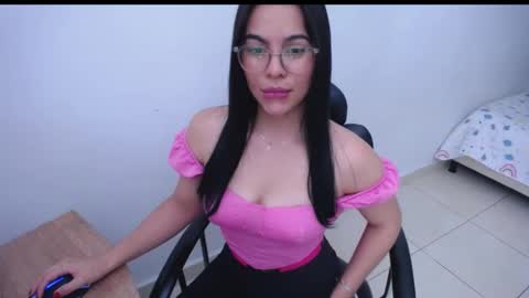 GIO RIVERA online show from December 3, 2:03 am