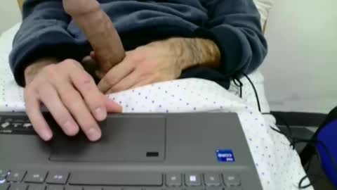 Snapshot of giovet chatting on October 24, 8:38 pm giovet online show from October 24, 8:38 pm