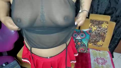 girl_luna_ online show from October 18, 7:03 pm