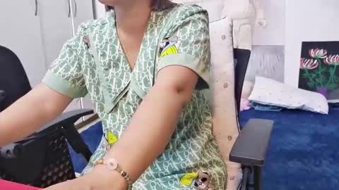 girlhanoi online show from November 7, 10:43 pm