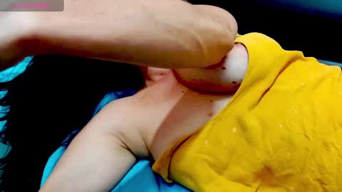 Snapshot of girlkondx1_bella chatting on February 10, 10:09 pm girlkond online show from February 10, 10:09 pm