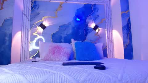 eleanor and celeste online show from November 4, 3:05 am