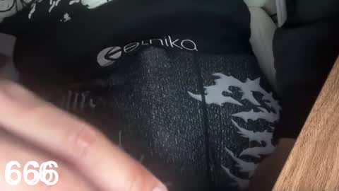 Snapshot of girlsonlyy666 chatting on November 26, 12:11 am girlsonlyy666 online show from November 26, 12:11 am