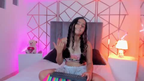 GISELLE ROLDAN online show from February 23, 12:59 pm