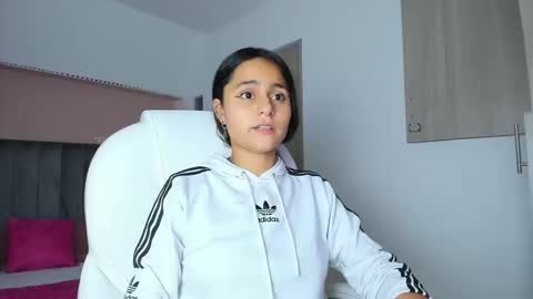 GISELLE ROLDAN online show from September 13, 4:01 am