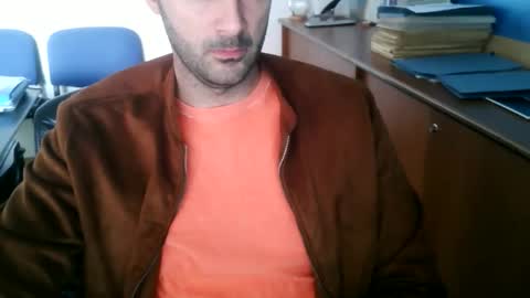 Snapshot of giuseppevai1 chatting on November 8, 10:37 am giuseppevai1 online show from November 8, 10:37 am