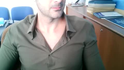 Snapshot of giuseppevai1 chatting on November 11, 10:04 am giuseppevai1 online show from November 11, 10:04 am