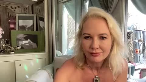 Gl1tter Barbie online show from September 13, 11:10 am