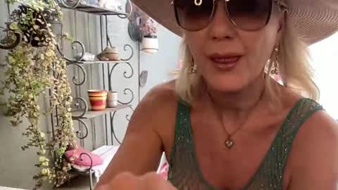 Gl1tter Barbie online show from September 22, 10:50 am