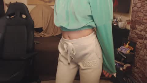 Snapshot of glamourhottie chatting on December 13, 10:41 am Glamourhottie online show from December 13, 10:41 am